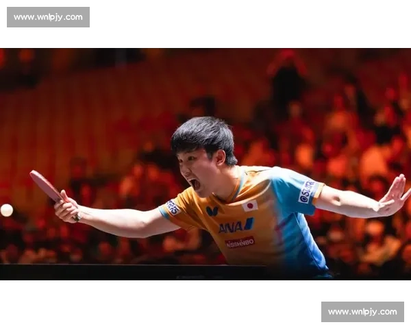 颁奖台冰火两重天：张本智和黑脸弃杯，华裔名将笑捧冠